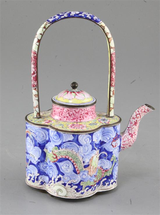 A Chinese Beijing enamel wine pot, 18th/19th century, height 17.5cm